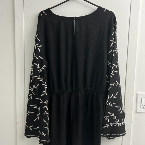 Embroidered romper - Picture 7 of 9